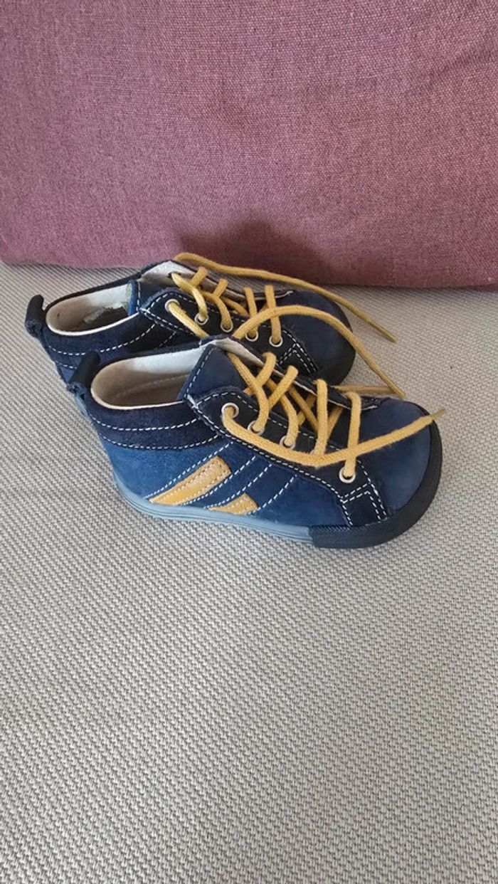 Chaussures 👟 taille 19 - photo numéro 4