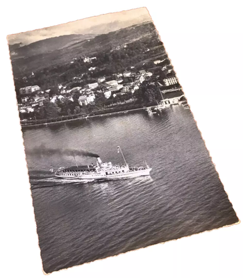 Carte postale ancienne Evian-les-Bains (Haute-Savoie) Gros bateau sur le Lac Léman