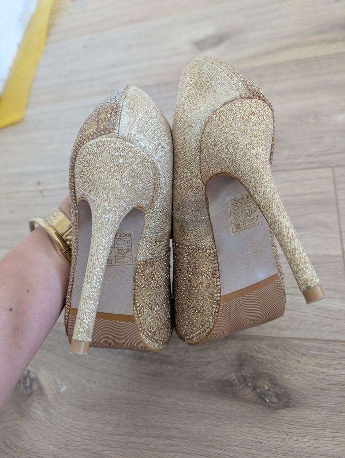 Chaussures hauts talons dorées 38 - photo numéro 6