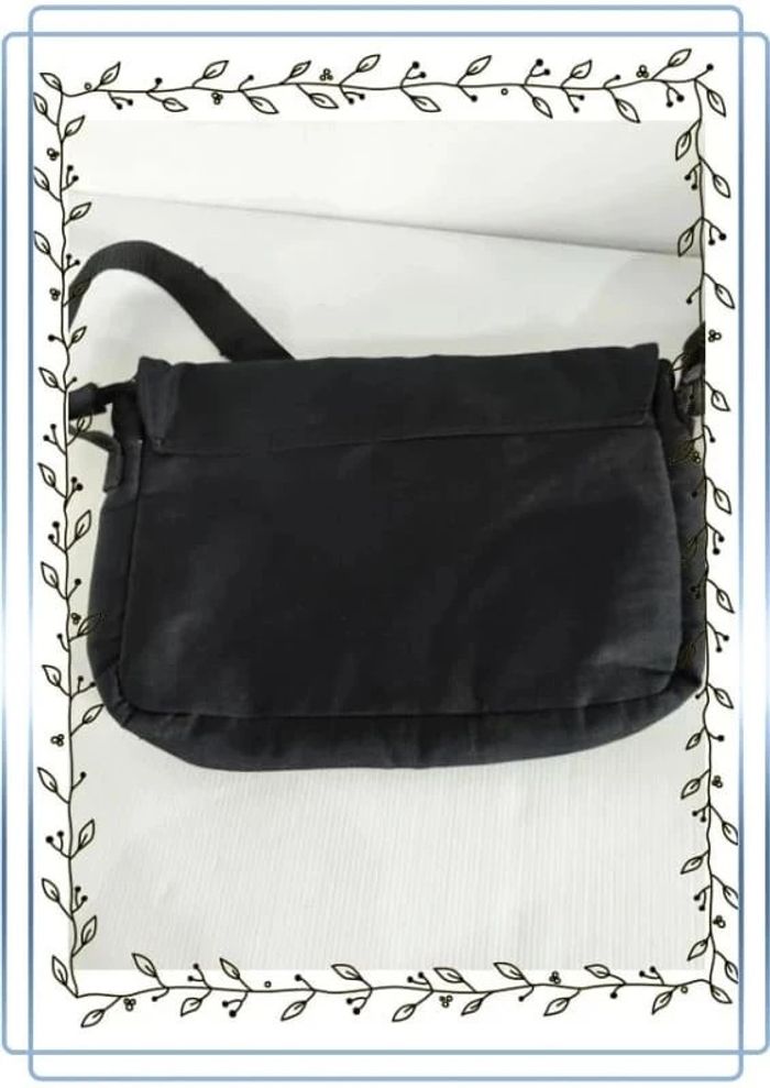 Pochette à bandoulière AXE, bon état mais à nettoyer, 33x24cm - photo numéro 2