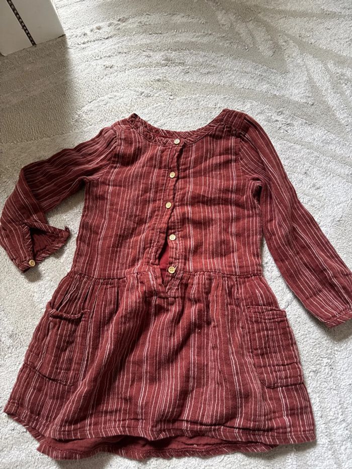 Robe bordeaux 4 ans très bon état