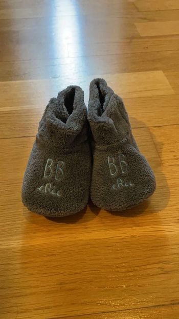 Chaussons bébé souples gris tissaia pointure 19