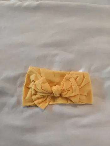 Bandeau souple avec nœud neuf de 3 a 14 ans jaune foncé