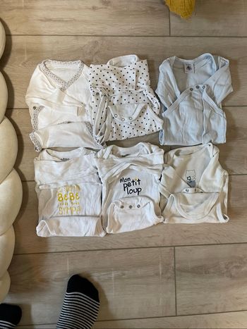 Lot bodies bébé 3mois