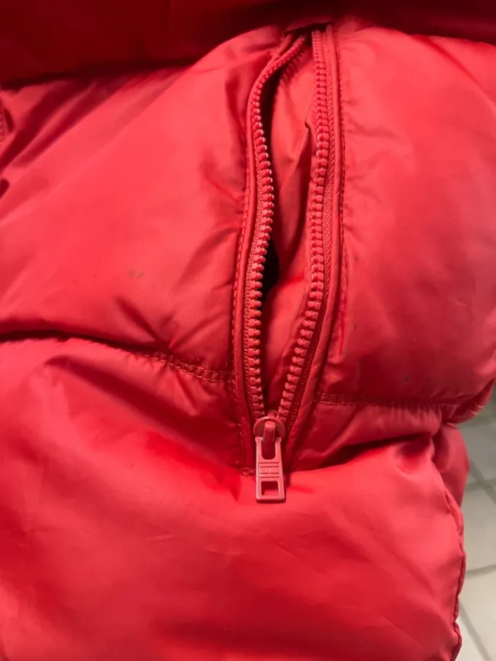 Doudoune sans manches rouge Tommy Hilfiger taille S - photo numéro 3
