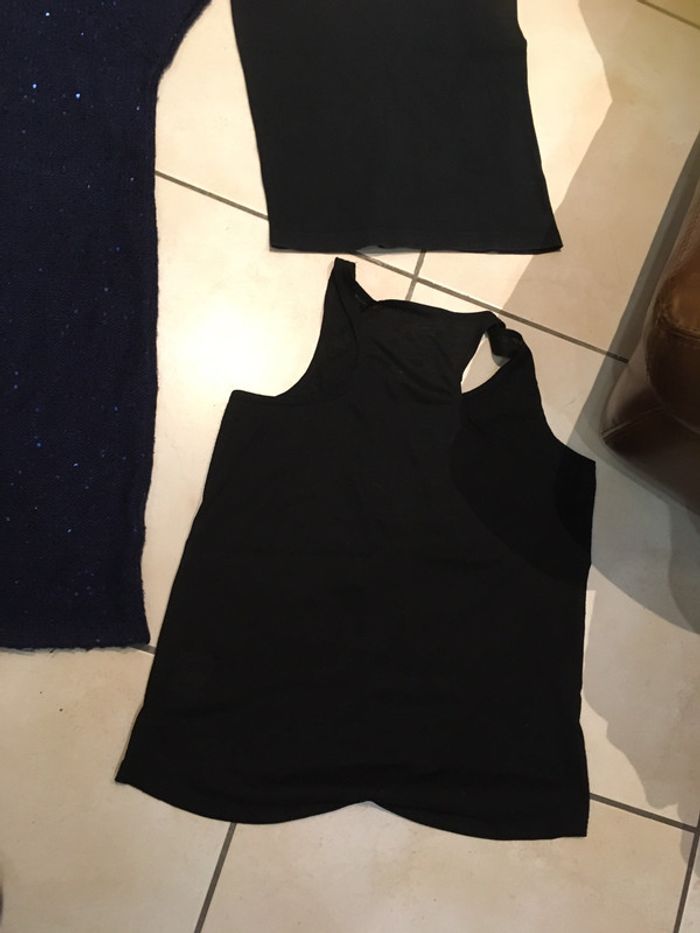 Lot 7 pièces14 ans robe bleue pailletées, gilet rose 2 débardeurs 1 tee-shirts - photo numéro 3