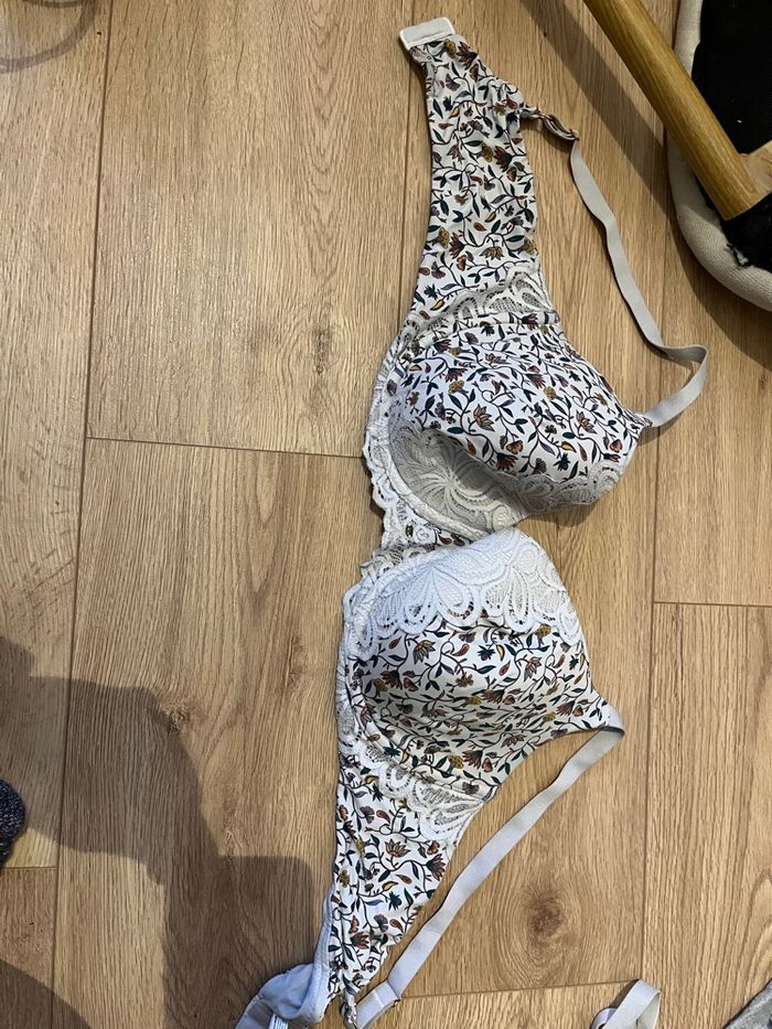 Soutien gorge taille 100 D rouge gorge