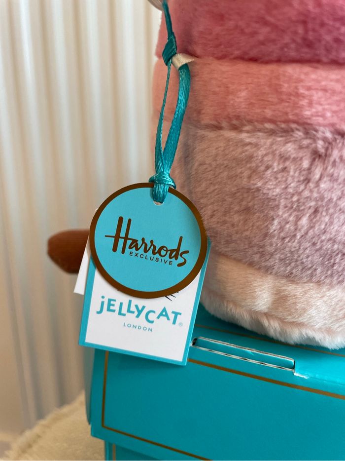 Peluche Jellycat Cheryl Cherry Cake 🩷 - photo numéro 4