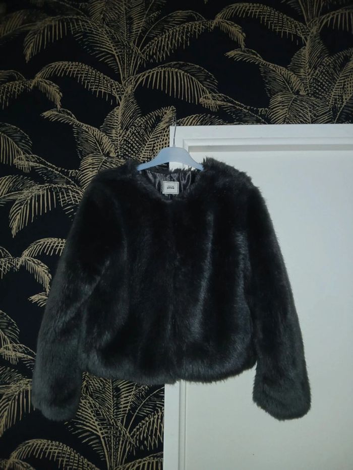 🩶 Manteau en fausse fourrure gris Pimkie taille S. - photo numéro 2