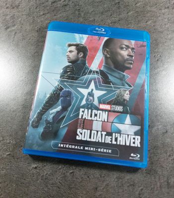 Marvel blu-ray.  Falcon et le soldat de l'hiver 