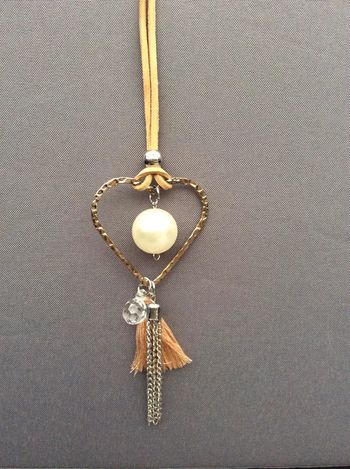 long collier cœur avec perle blanche