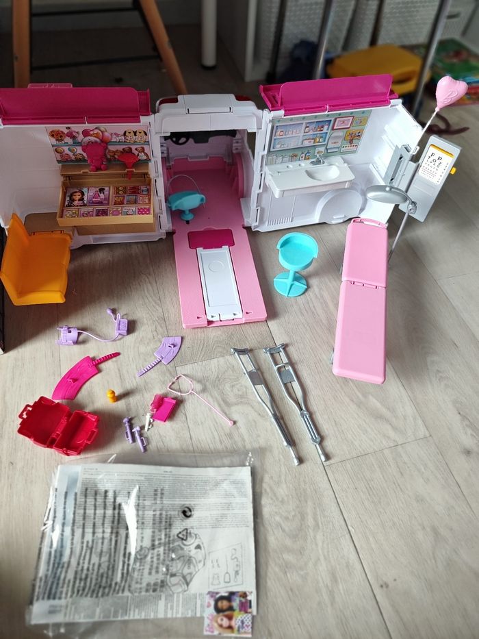 Ambulance barbie - photo numéro 3