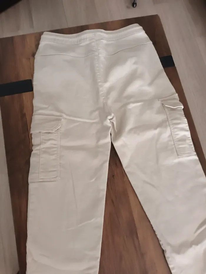 Pantalon cargo porté 2 fois - photo numéro 3