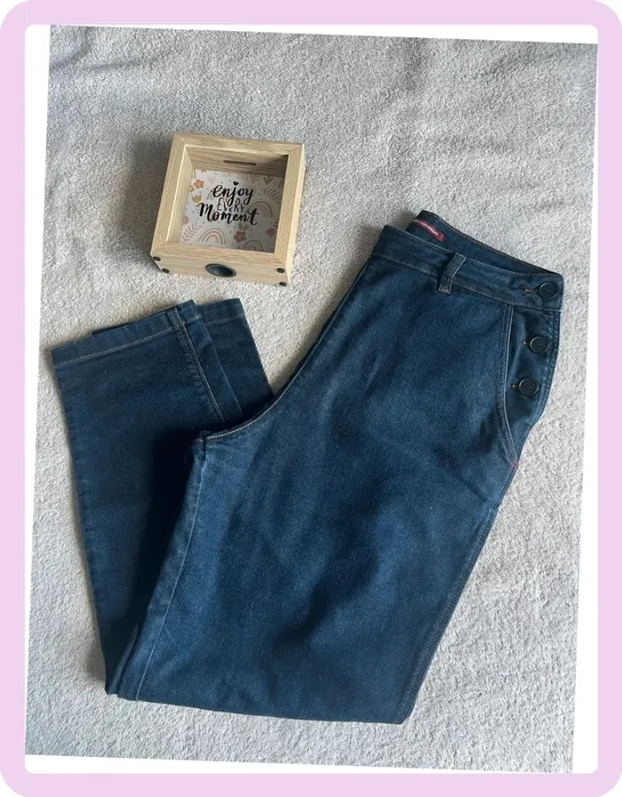 Jean foncé Comptoir des Cotonniers – Taille 42 / XL, boutons côtés, poches & anneaux ceinture