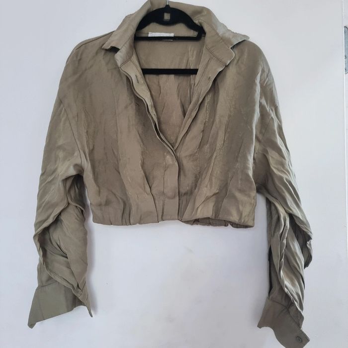 Crop top à manches longues satiné