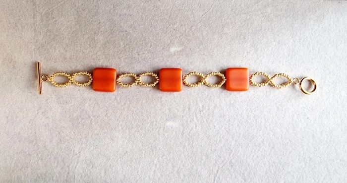 Bracelet doré et perle carré orange fermoirs Toogle - photo numéro 2
