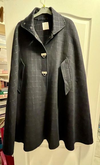 Manteau Cape Sandro noire à carreaux