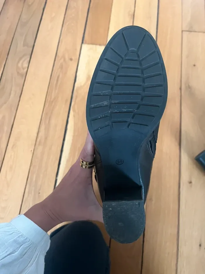 Bottes hautes en cuir à talons noire André taille 38 comme neuve - photo numéro 4