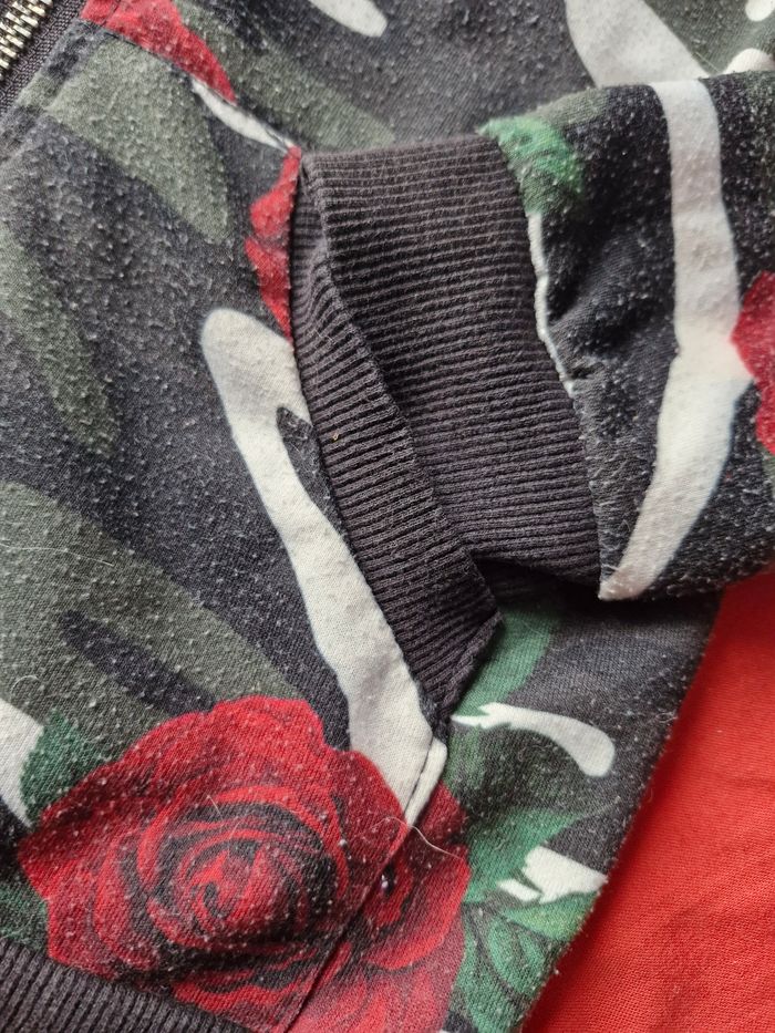 Superbe veste zippée camouflage et roses - photo numéro 2