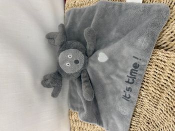 DOUDOU Okaidi OBAIBI RENNE CERF ELAN PLAT GRIS COEUR it's time