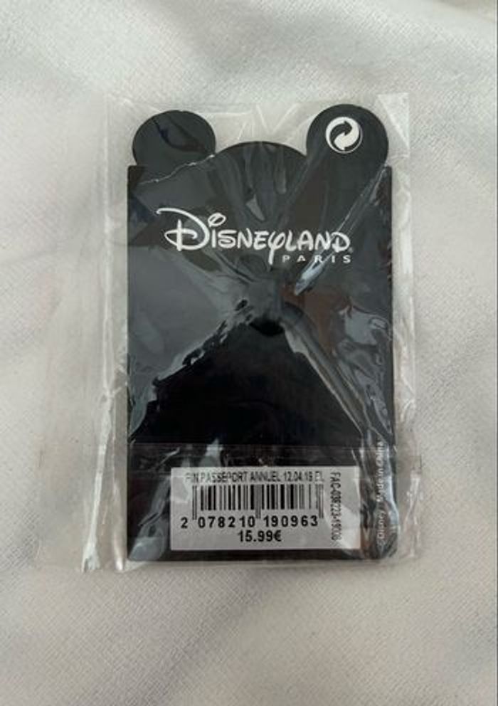 Pin’s Officiel Disneyland Paris Pass Annuel 2019 - photo numéro 2