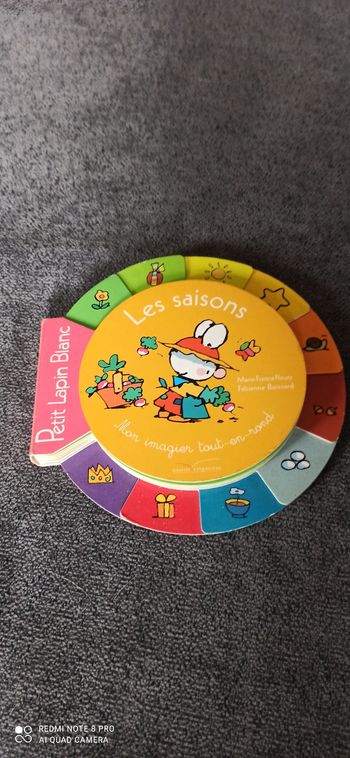Livre Petit lapin blanc les saisons
