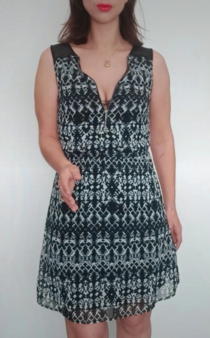 Robe décolleté zippé noire et blanche taille 36 - photo numéro 3