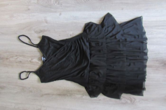 ROBE COURTE NOIRE A BRETELLES "JENNYFER" - TAILLE XS - n°01 - photo numéro 2