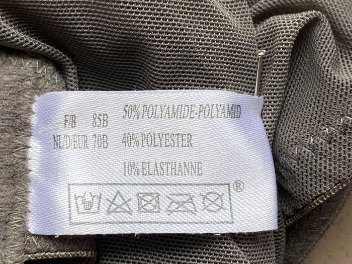 Soutien gorge gris/rouge T85B - photo numéro 3