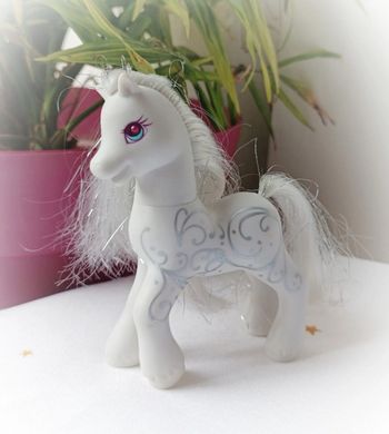 Little Pony petit poney argenté silver diamond star diamant 1997 swirl princesse magic hasbro