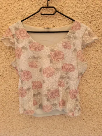 Joli haut top vintage fleuri à motif, old money, chic élégant