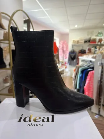 Bottines noir effet croco