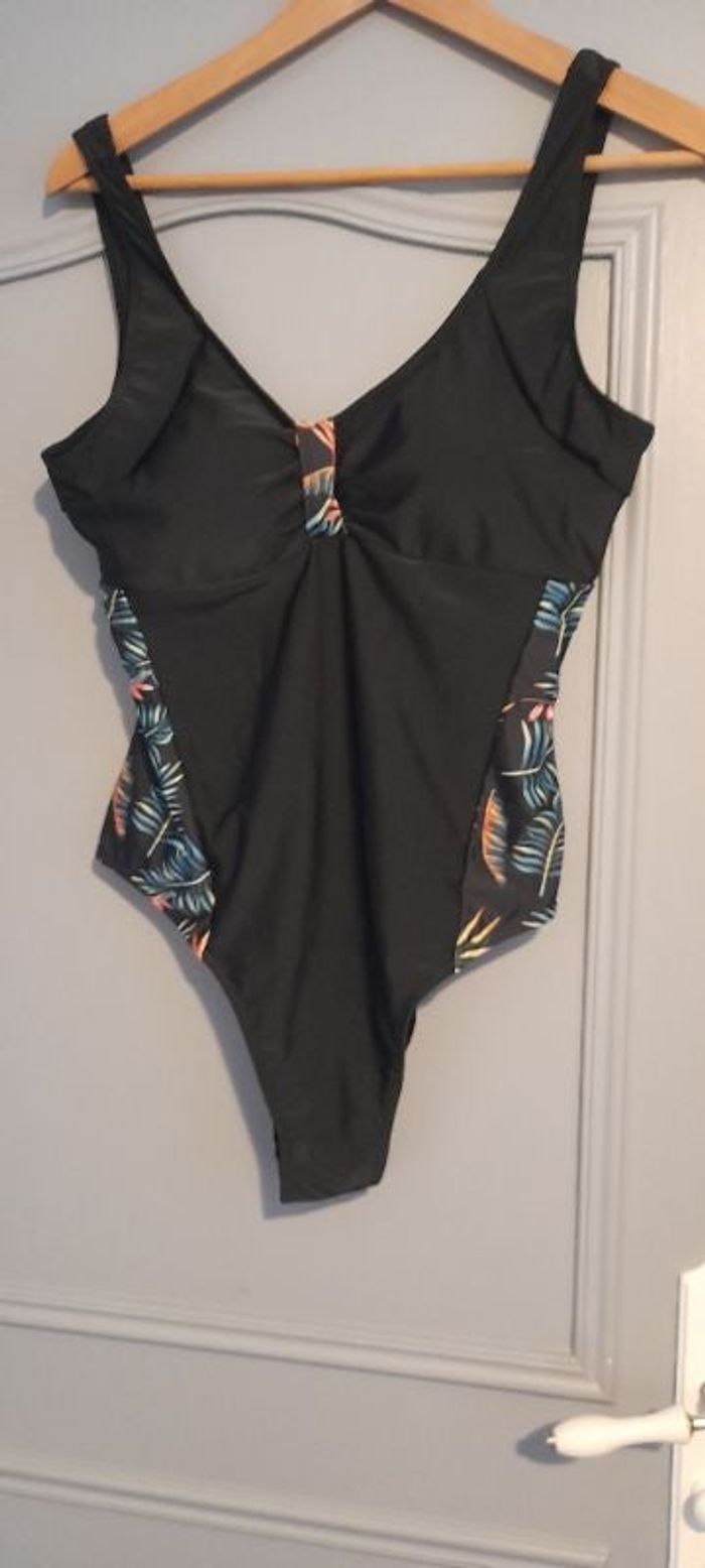 Maillot bain 1 pièce noire et multicolores sur les côtés