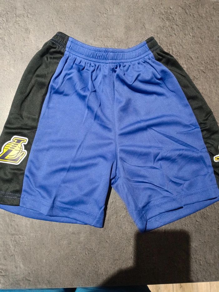Tenue NBA Los Angeles Lakers LeBron James violet t.22 - photo numéro 3