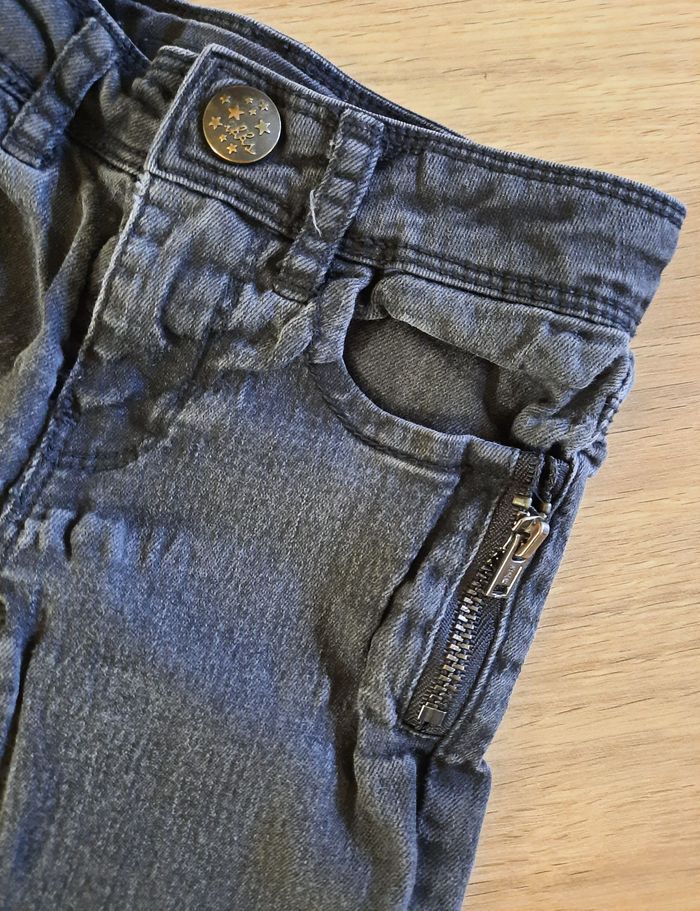 Jean fille coupe "skinny" noir délavé Ikks 4 ans - photo numéro 2