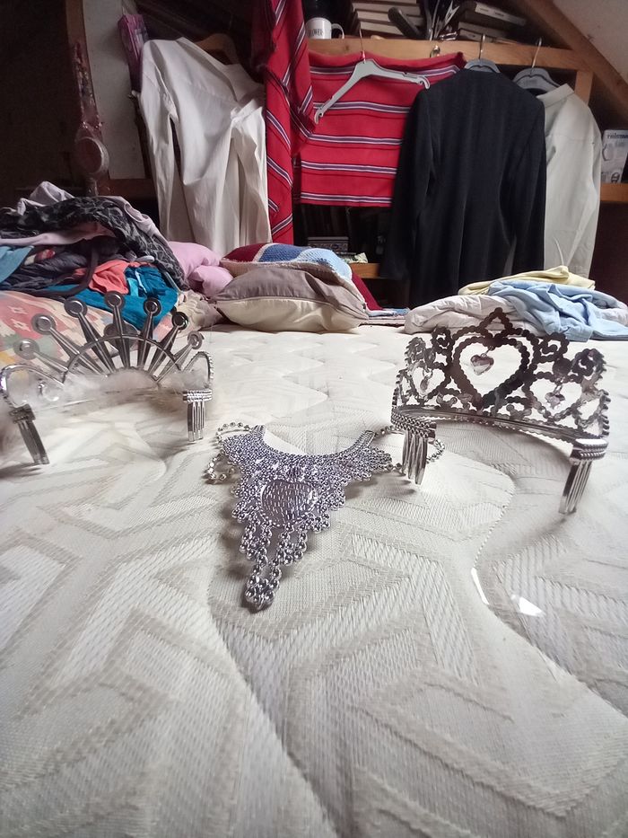 Lot couronne + collier princesse enfant neuve - photo numéro 2