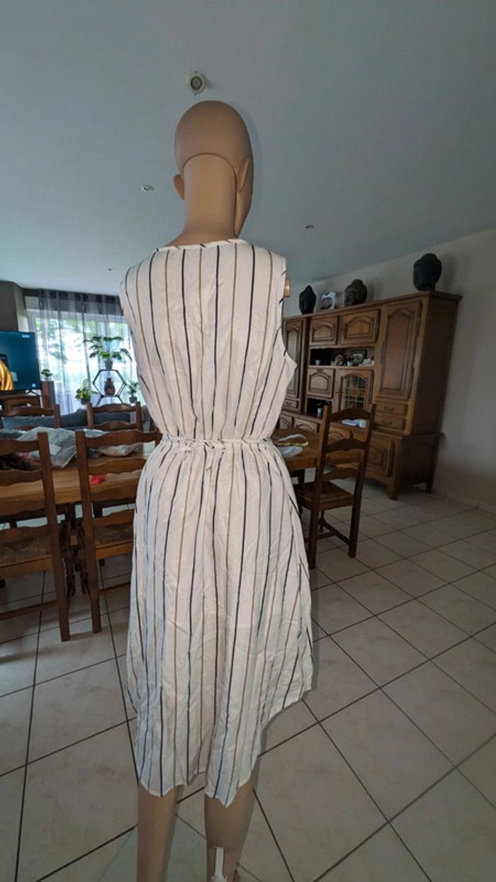 Robe midi à col surplis sans manche taille S/38 jamais porté - photo numéro 7