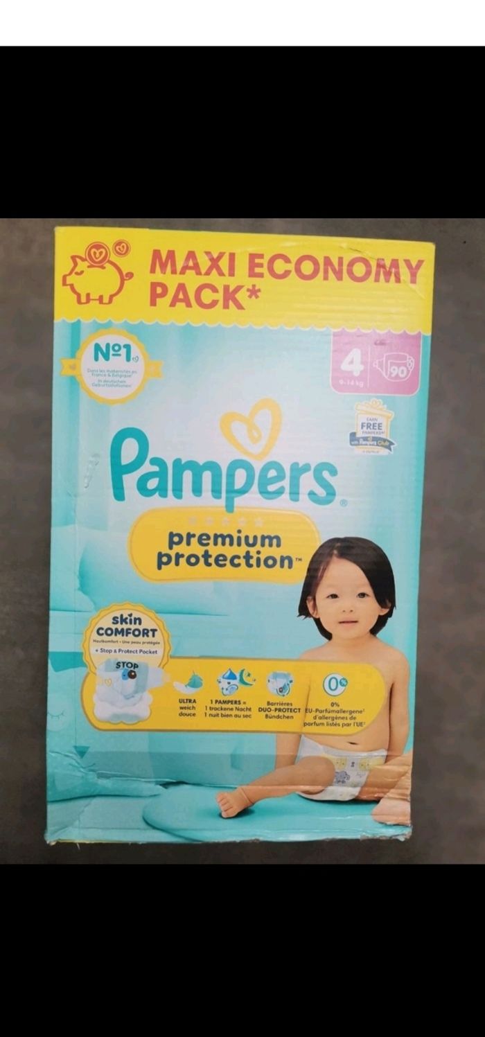 Couches pampers taille 4