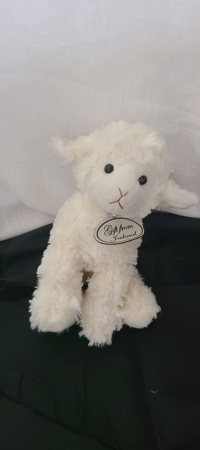 Peluche mouton GIFT FROM ICELAND blanc agneau assis 21 cm