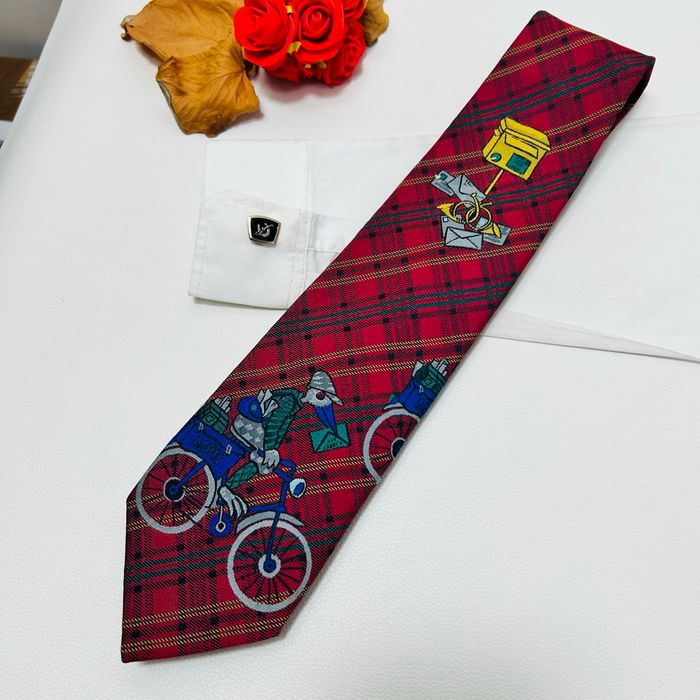 Cravate au motif unique - pigeon facteur tartan rouge - 9,5 cm - Très bon état - photo numéro 3