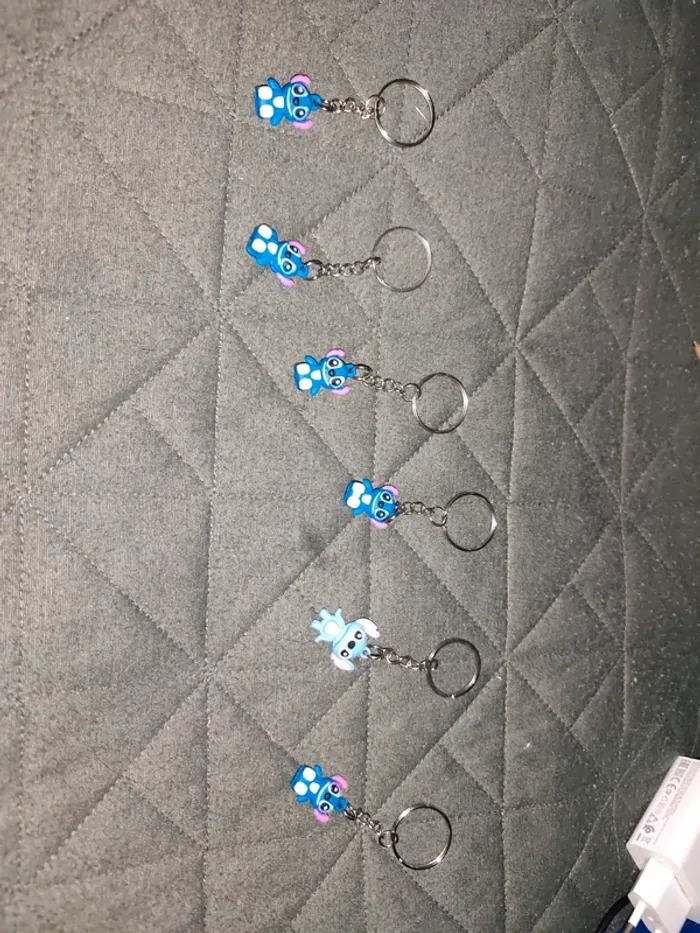 6 porte clés stitch neuf