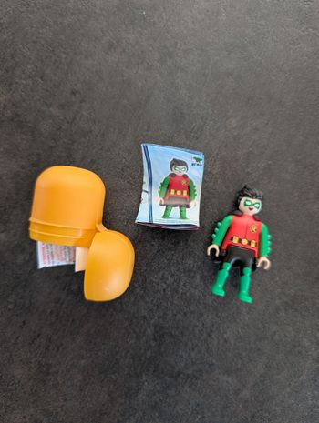 Kinder surprise playmobil Robin 