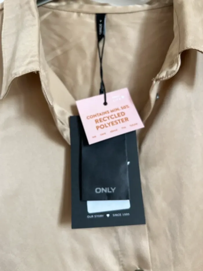 Chemise en satin neuve Only L - photo numéro 8