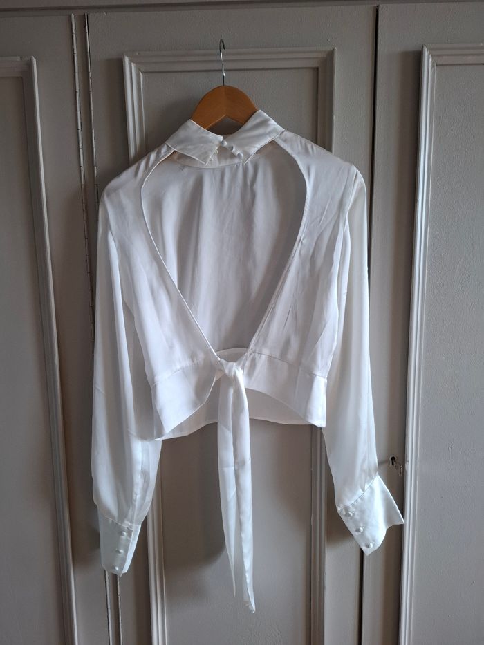 Blouse satinée dos nu - photo numéro 2
