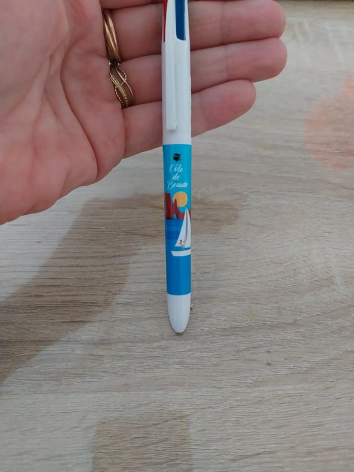 Bic 4 couleurs Île de Beauté