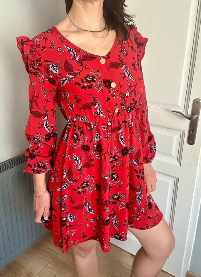 Magnifique robe rouge à fleurs fluide & cintrée - photo numéro 5
