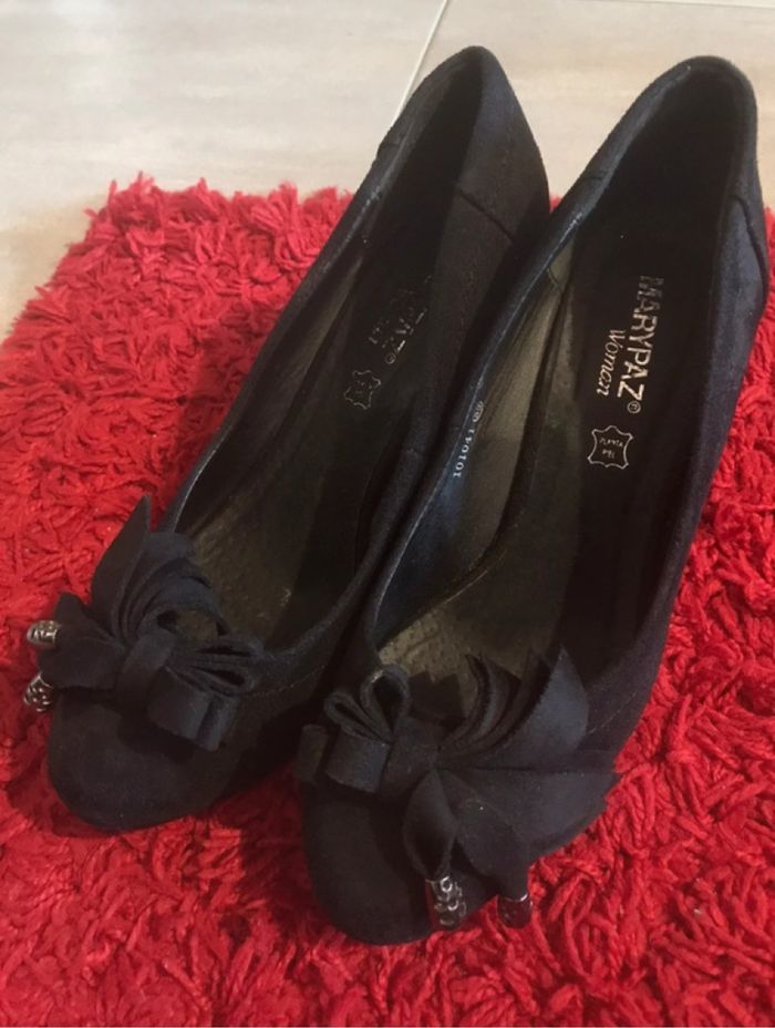 Belles Escarpins noirs en daim taille 39 - photo numéro 2