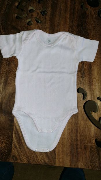 Body, 9 mois, neuf.
