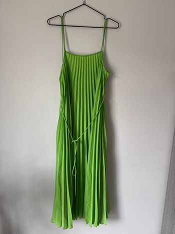 👗 Robe plissée mi-longue à bretelles fines - Vert- neuf sans étiquette - Mango - taille M