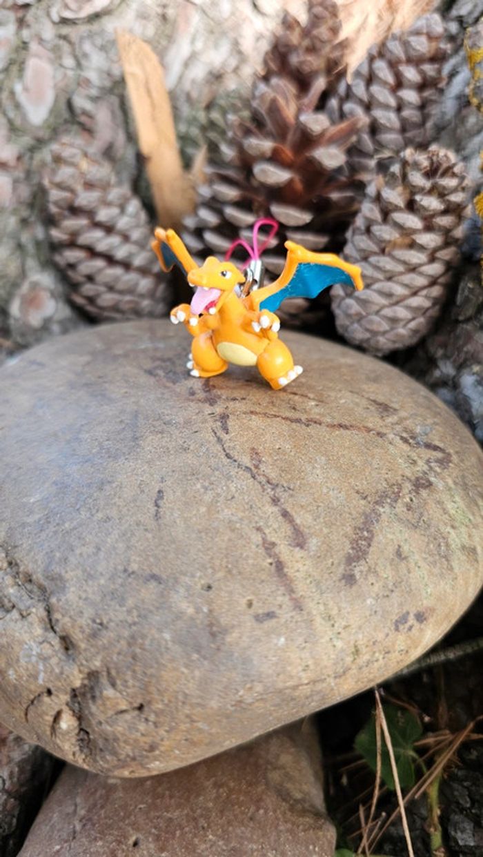 Super figurine Pokemon Nintendo porte clé Dracaufeu - photo numéro 5